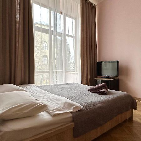 Romantic Apartments - Оn Valova Street Lviv Exterior foto