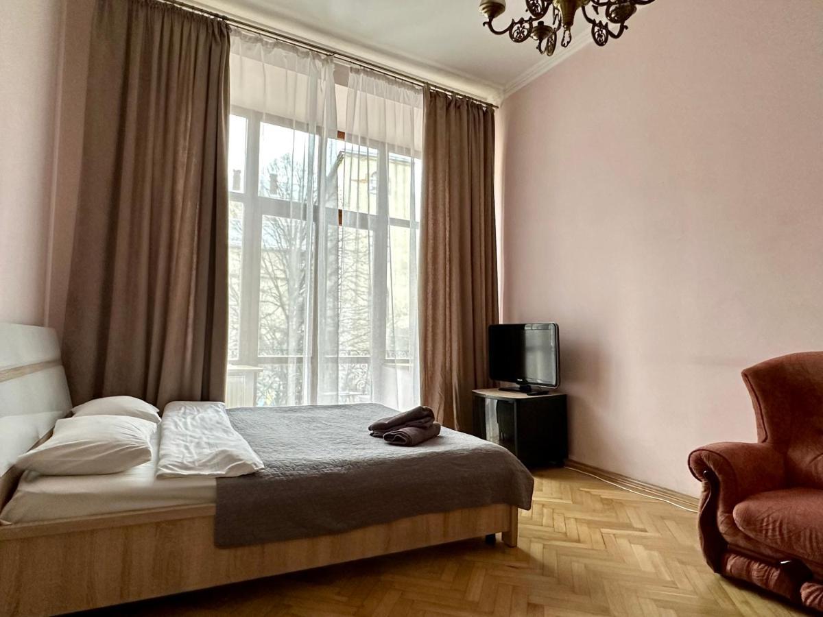Romantic Apartments - Оn Valova Street Lviv Exterior foto