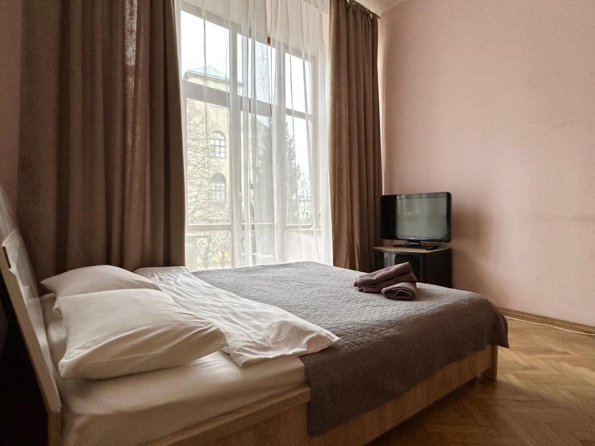 Romantic Apartments - Оn Valova Street Lviv Exterior foto