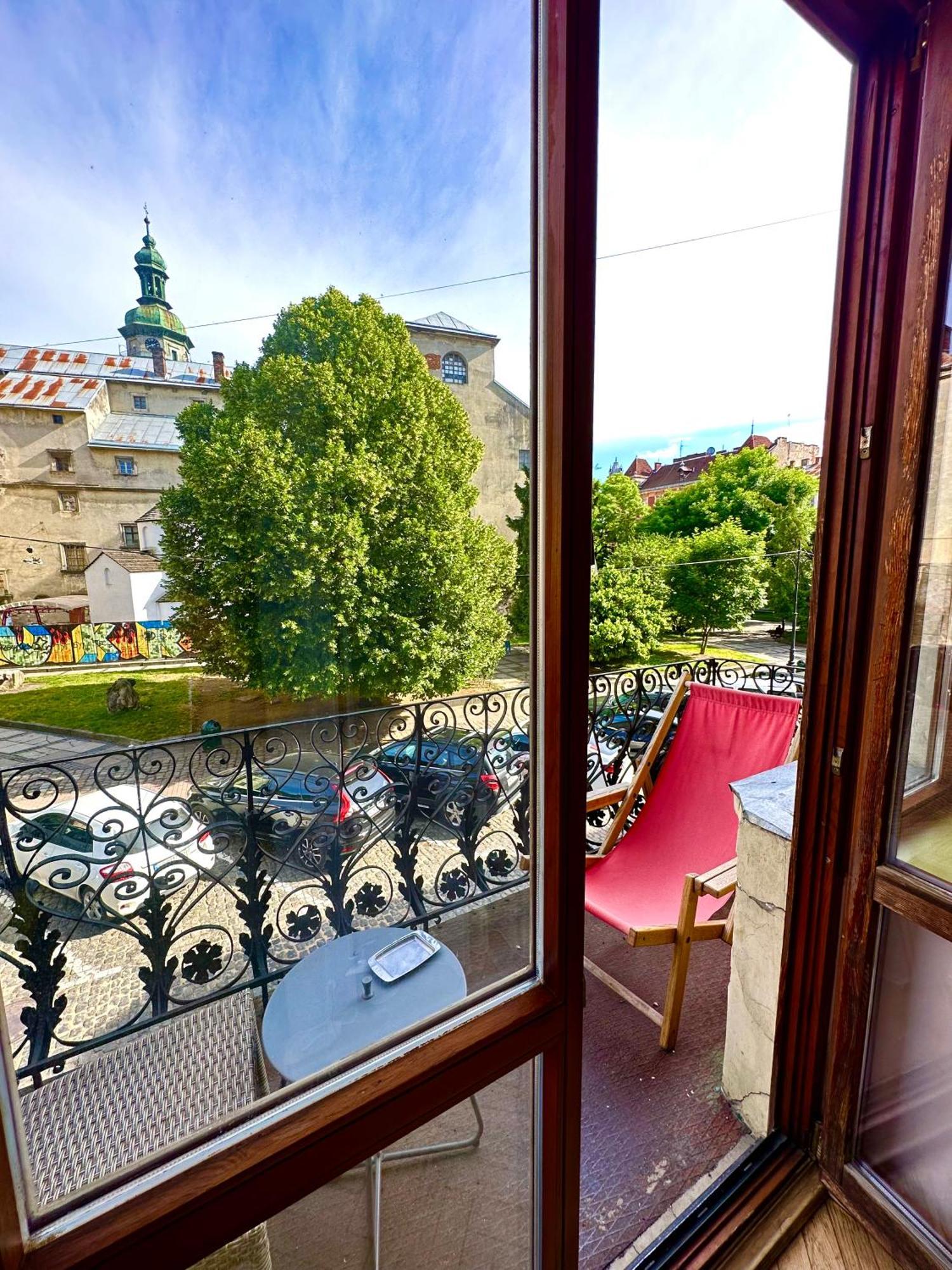 Romantic Apartments - Оn Valova Street Lviv Exterior foto