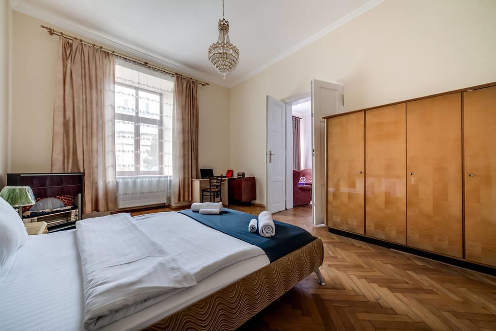 Romantic Apartments - Оn Valova Street Lviv Exterior foto